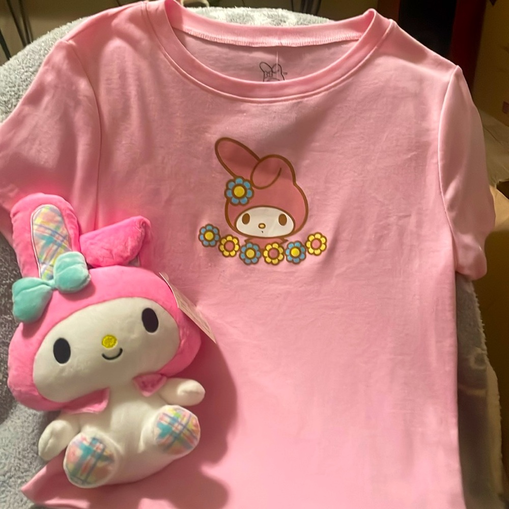 MY MELODY BUNDLE PLUSHIE AND BLOUSE.